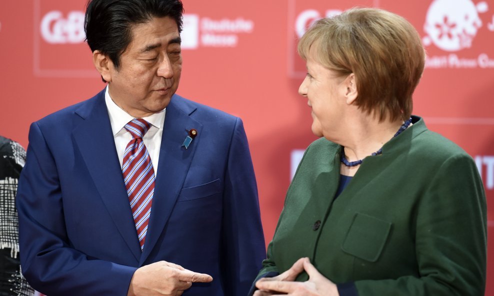 Shinzo Abe i Angela Merkel