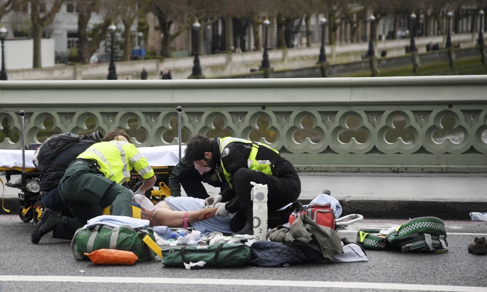 Britanska policija objavila da je napadač preobraćenik na islam rođen u Velikoj Britaniji