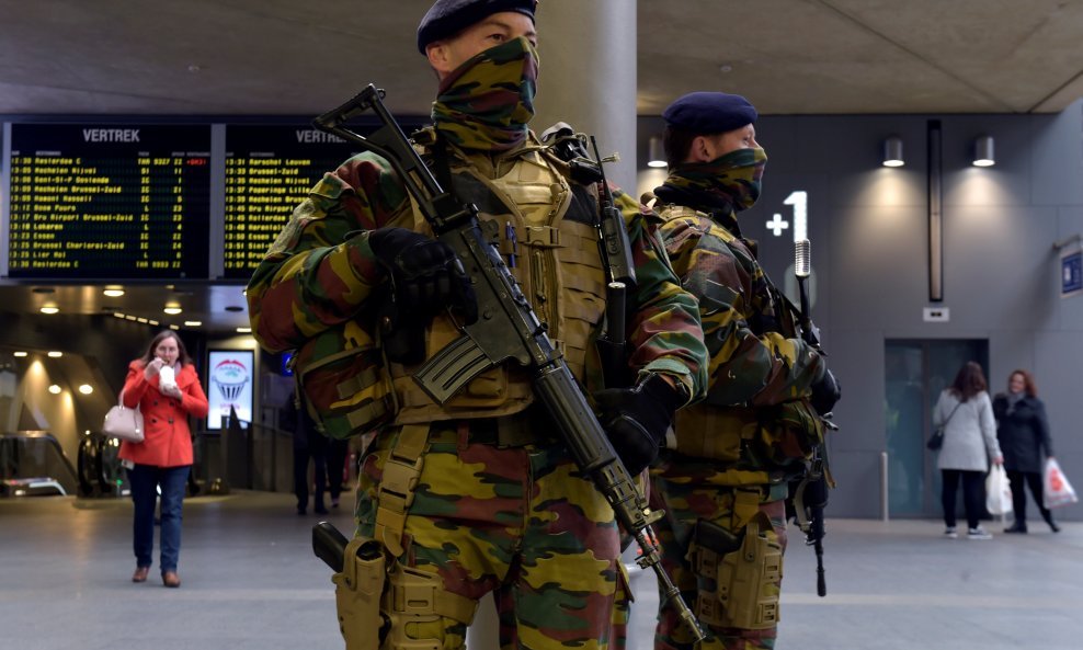 Belgijska vojska patrolira po Antwerpenu