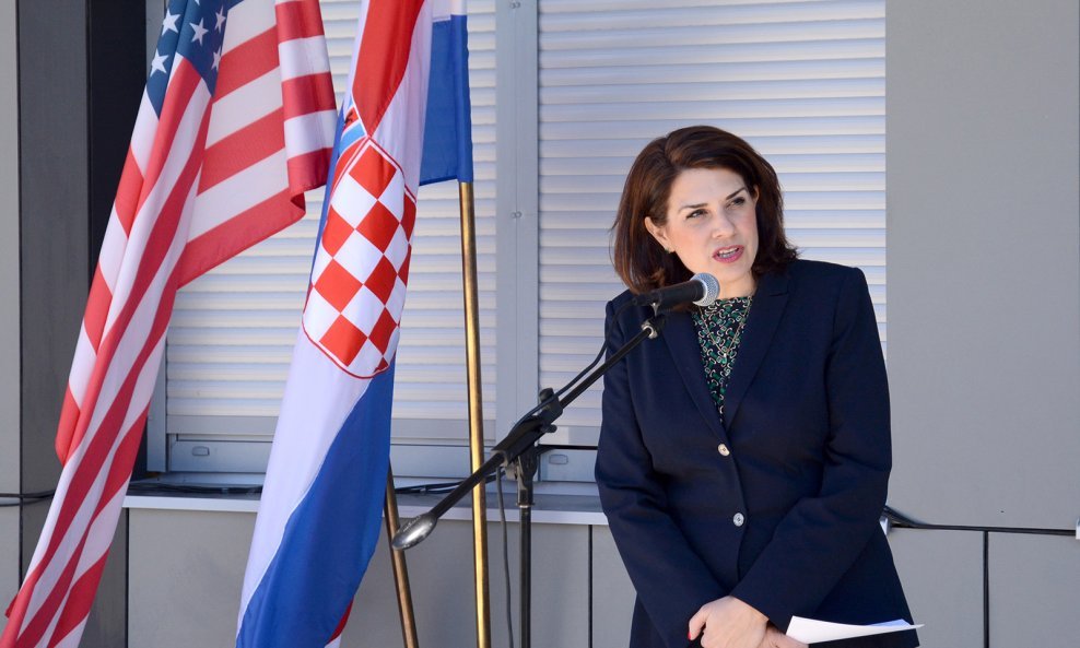 Julieta Valls Noyes, veleposlanica Sjedinjenih Američkih Država