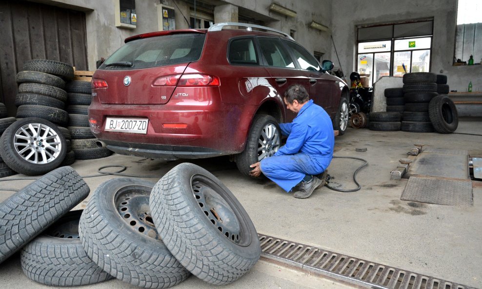 Zamjenu zimskih guma ljetnima potrebno je obaviti što prije zbog sigurnosti, ali i uštede