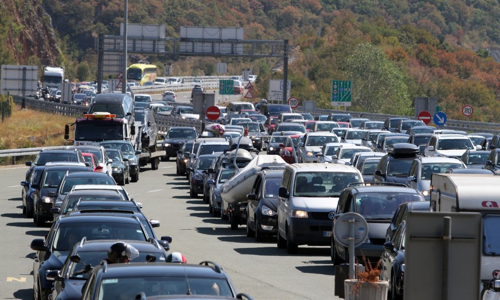 Malo što nervira vozače, posebno kad idu na godišnji odmor, kao kilometarske kolone na autocestama