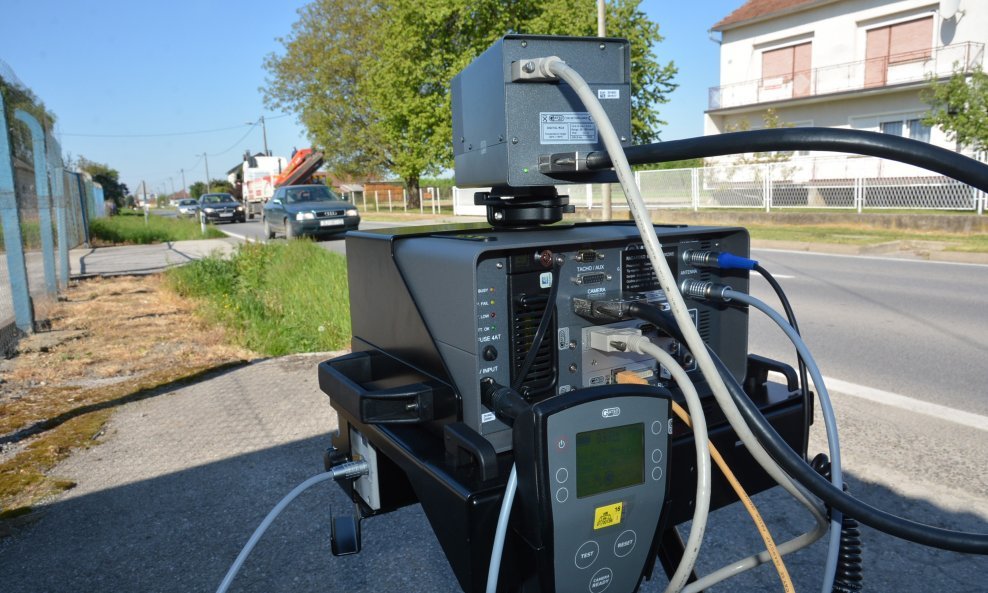 Uređaj za snimanje brzine kakvog koristi MUP RH