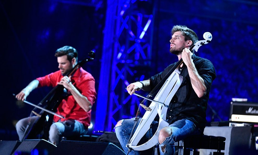 Veliki koncertni spektakl glazbenog dvojca 2Cellos na zagrebačkom Tomislavcu (6)