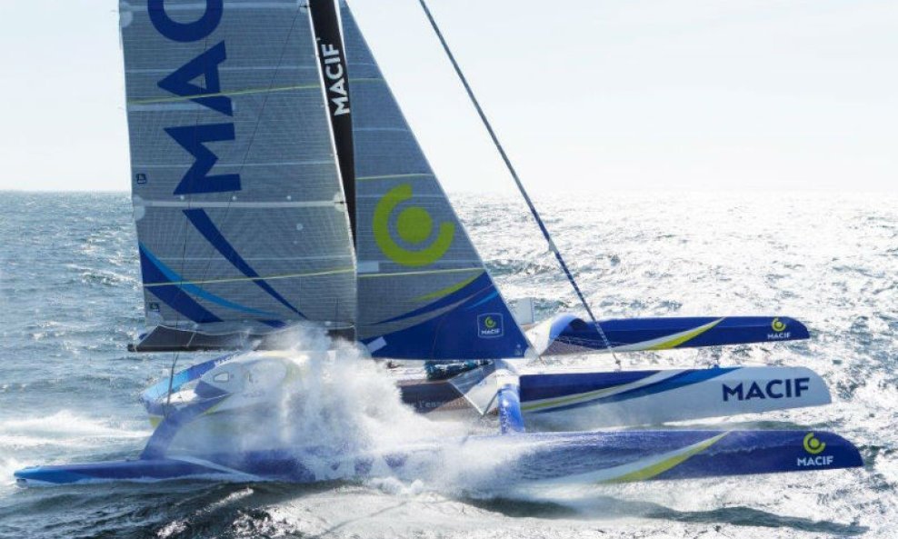 trimaran MACIF