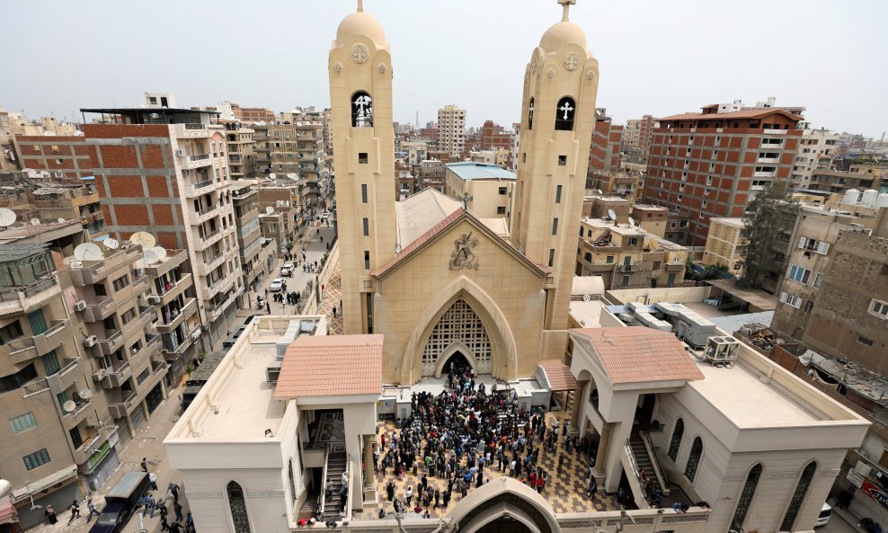 Najmanje je petero ubijenih u napadu na koptsku crkvu nedaleko Kaira