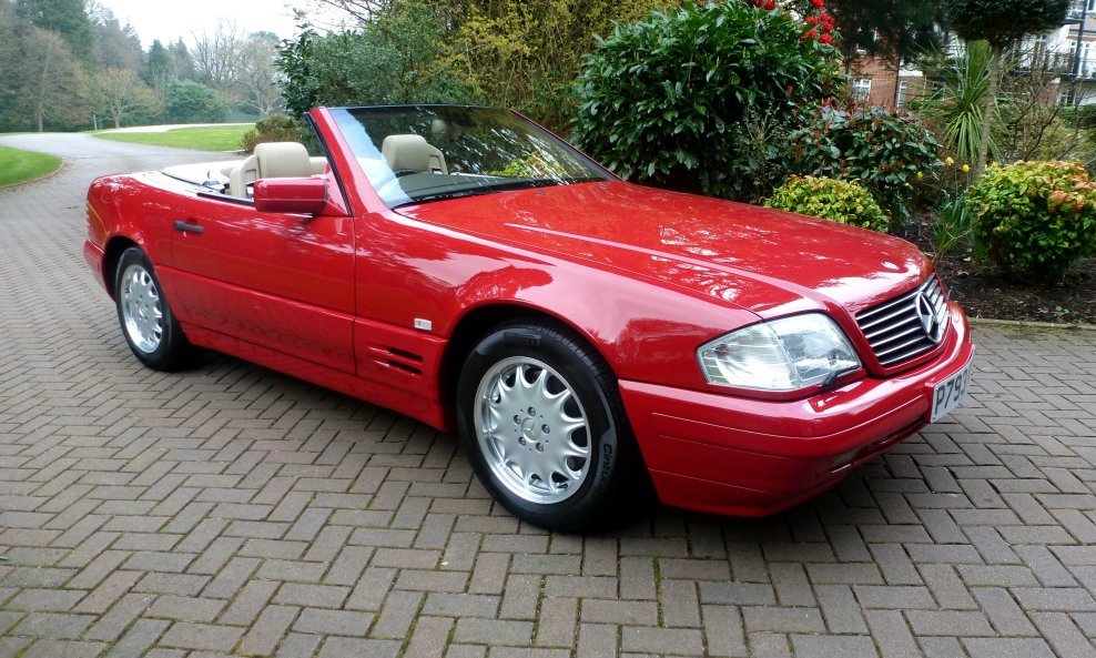 Mercedes-Benz SL 500 iz 1996. koji je 21 godinu bio garažiran