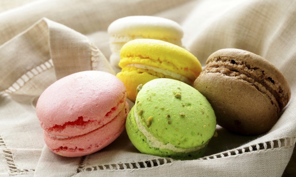 macarons kolači