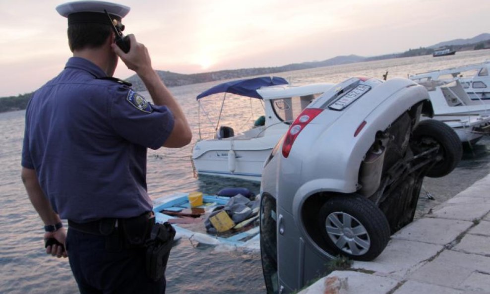 automobil more slijetanje