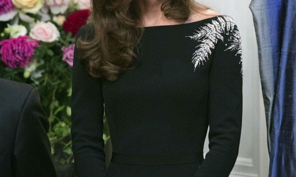 Kate Middleton razbacuje se novcem