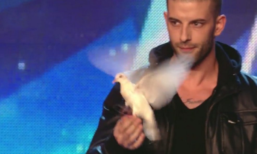 Darcy Oake iluzionist funvideo