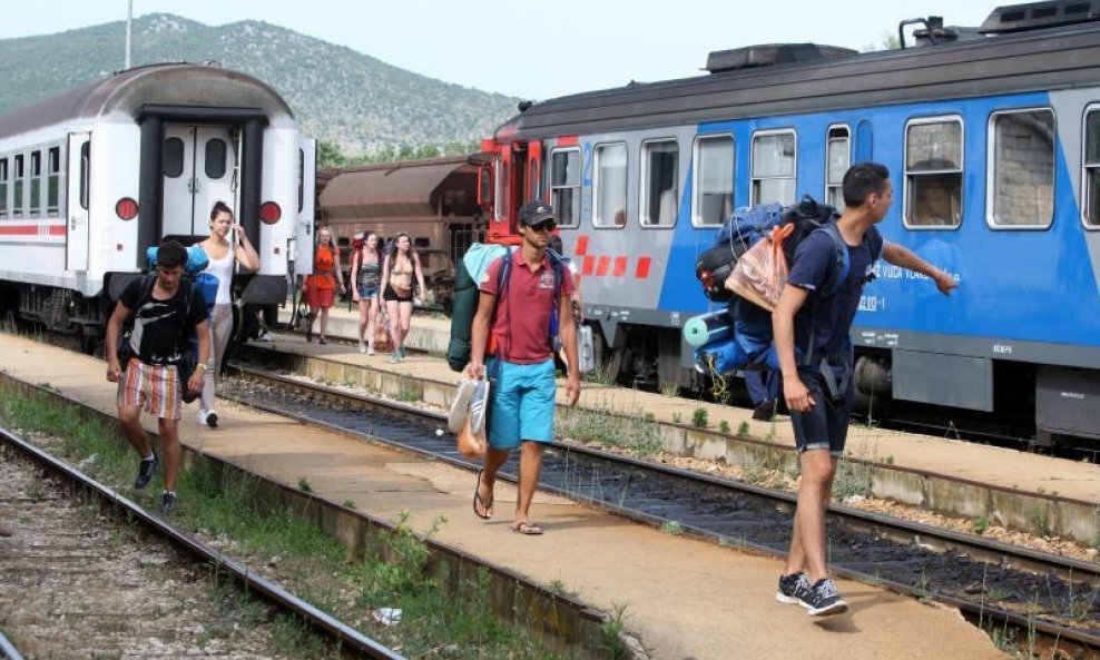 HŽ Perković turisti