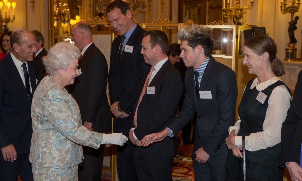 Niall Horan One Direction s kraljicom