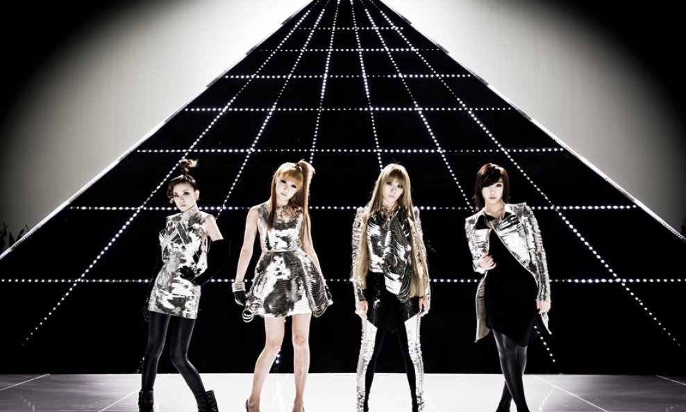 2NE1