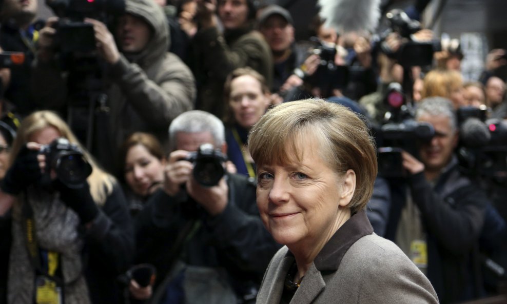 Angela Merkel, koja će se na jesenskim izborima pokušati izboriti za četvrti kancelarski mandat, mogla bi se naći u nezahvalnoj situaciji oko izbora politike kojom bi trebalo zadržati ekonomski rast