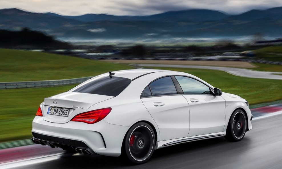 New-Mercedes-CLA-45-AMG-13[2]