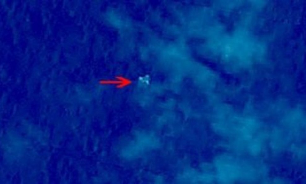 Satellite-pic-possible-wreckage-jpg