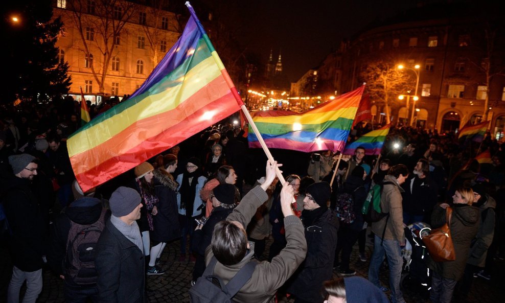 Prosvjed na Trgu žrtava fašizma u organizaciji udruge Zagreb Pride