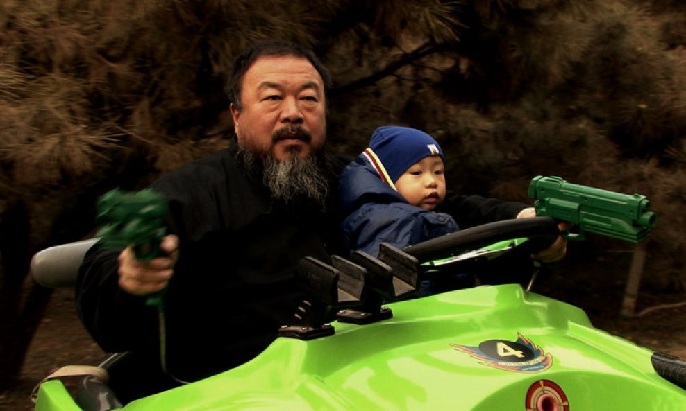 Ai Weiwei - Lazni slucaj