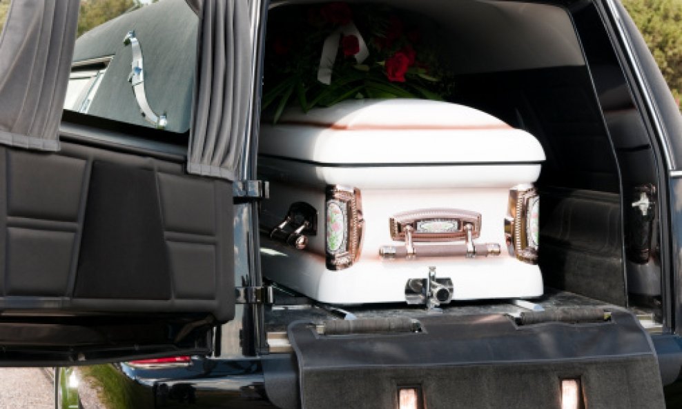 Pogrebnik pogrebno vozilo