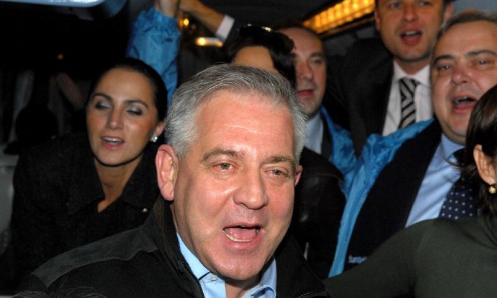 Sanader Maček Jandroković HDZ-ov izborni autobus