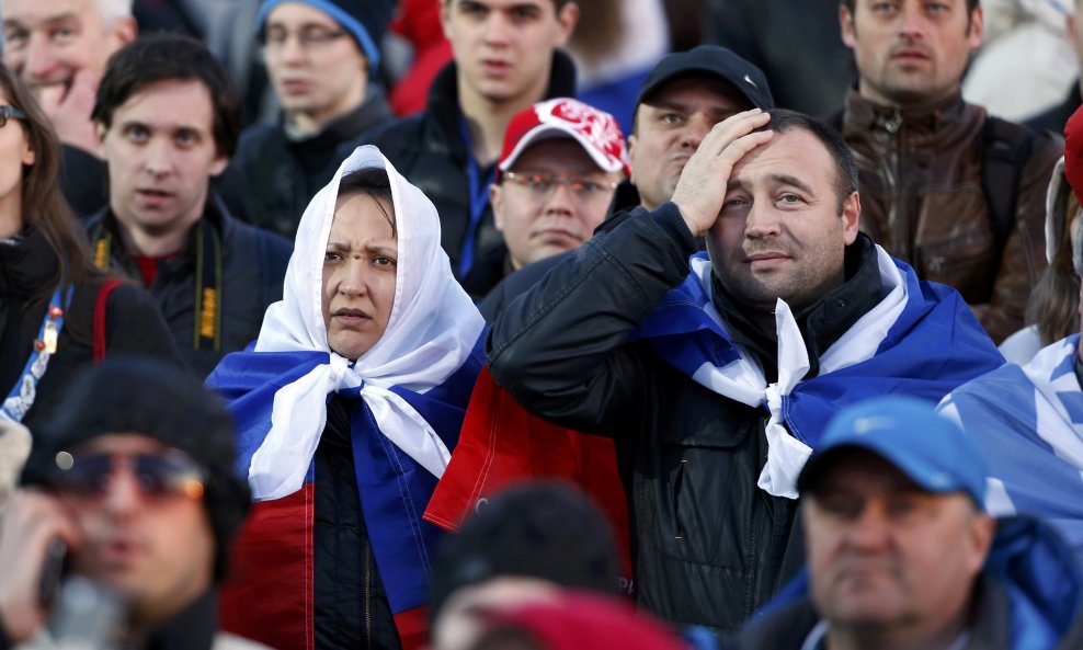 Tuga i očaj na licima ruskih navijača zbog poraza njihovih hokejaša