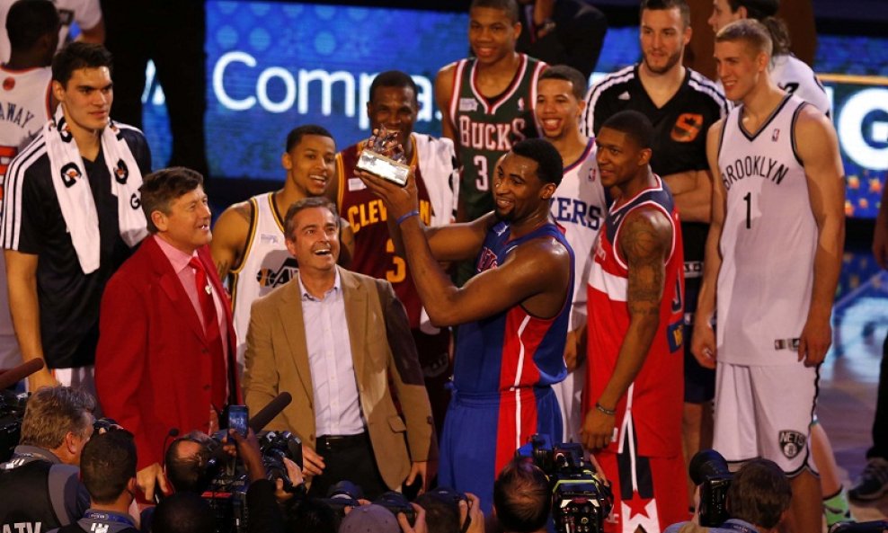 Andre Drummond - s peharom