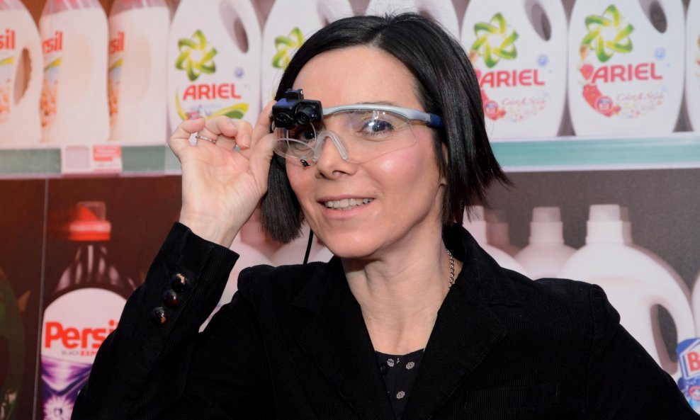 Daniela Trbović s pametnim naočalama