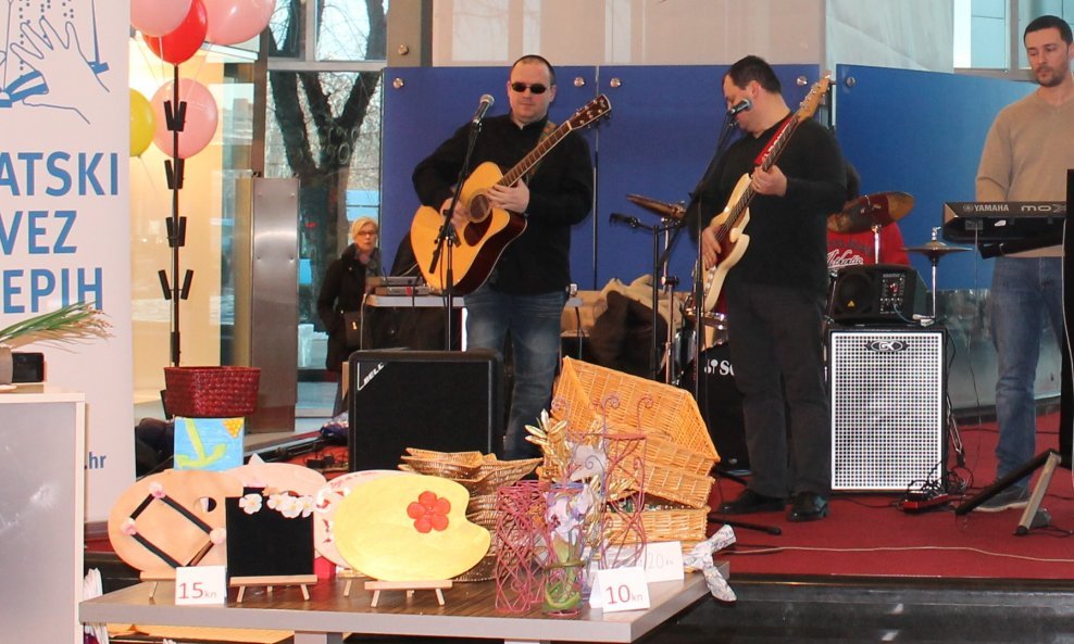 Koncert grupe Blind Sharks u Avenue Mallu