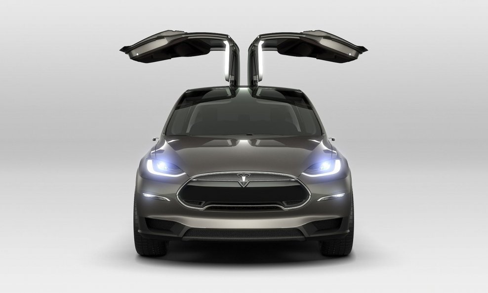 Tesla Model X po popularnosti dostiže Model S