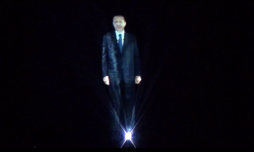 Erdogan kao hologram 