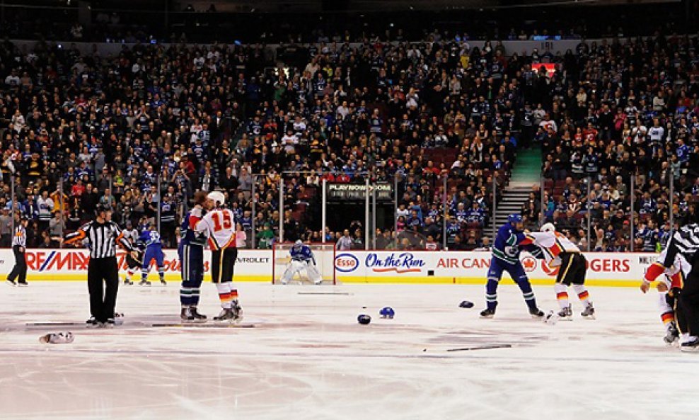 Opća tučnjava na utakmici  Vancouver Canucks - Calgary Flames