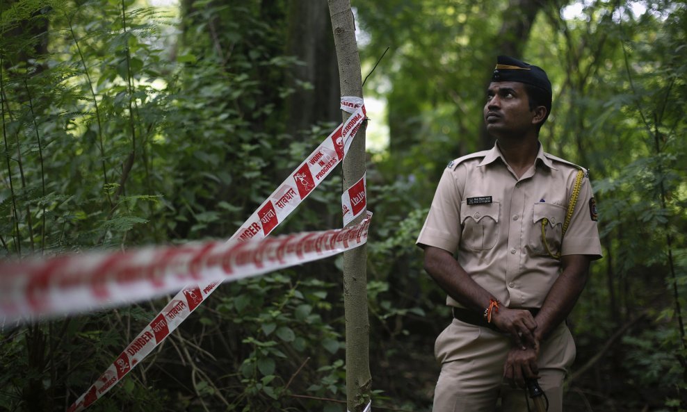 Indija silovanje indijski policajac