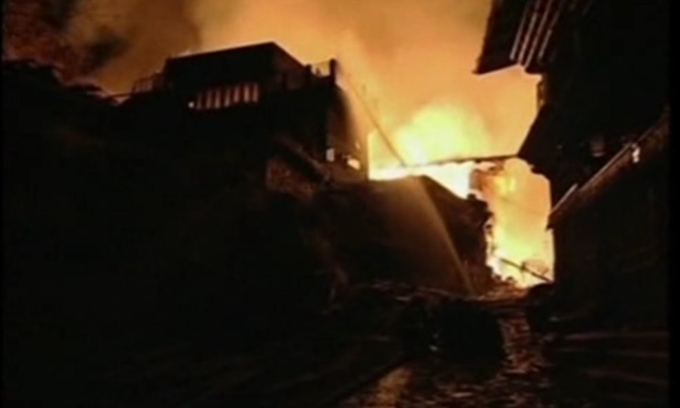 Dukezong izgorio u požaru