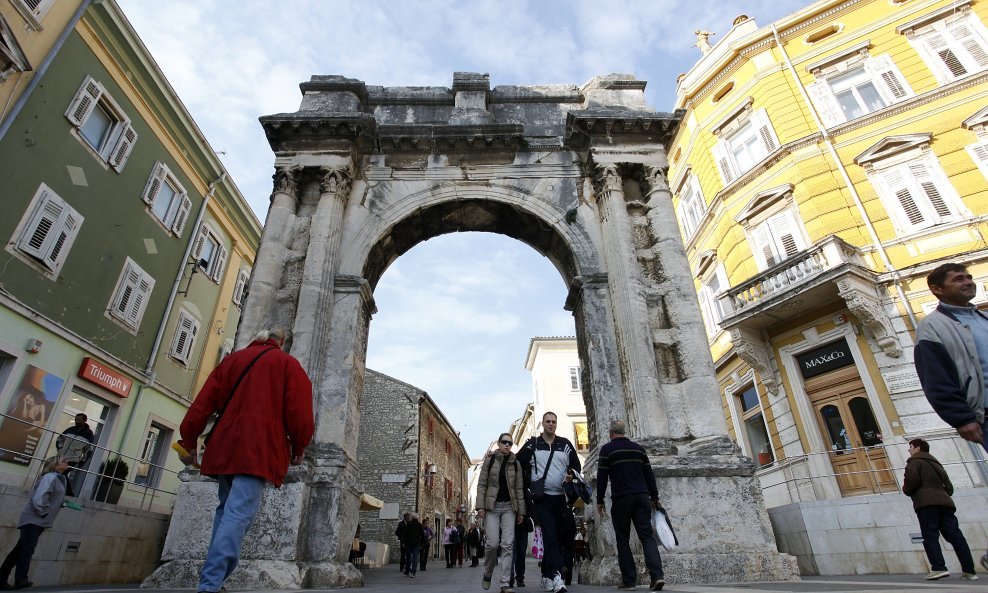 zlatna_vrata pula slavoluk sergejevaca