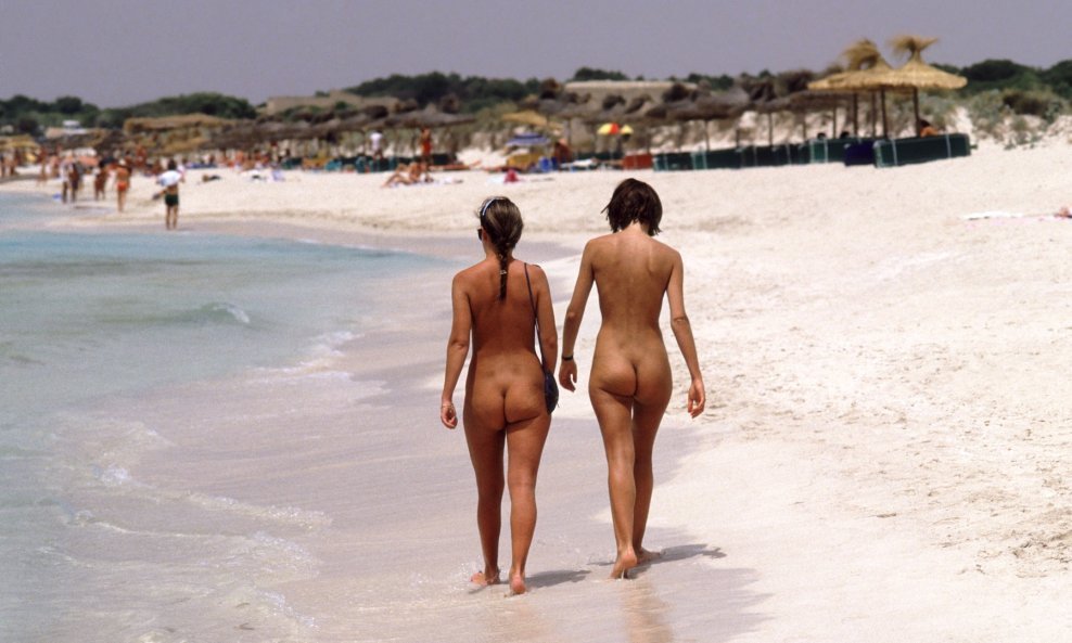 Naturisti nudisti