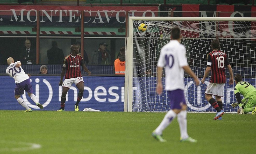 Borja Valero zabija Milanu