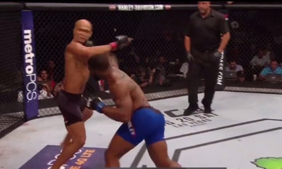 UFC-201-Lawler-vs-Woodley