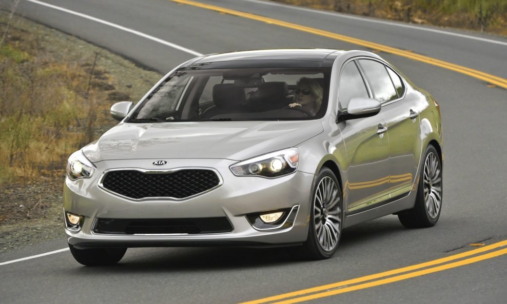 2014-Kia-Cadenza-25[2]