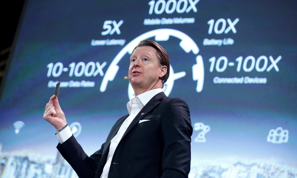 Ericsson's President & CEO Hans Vestberg shows a 5G chip during a news conference at the Mobile World Congress in Barcelona, Spain, February 22, 2016. REUTERS/Albert Gea/File Photo