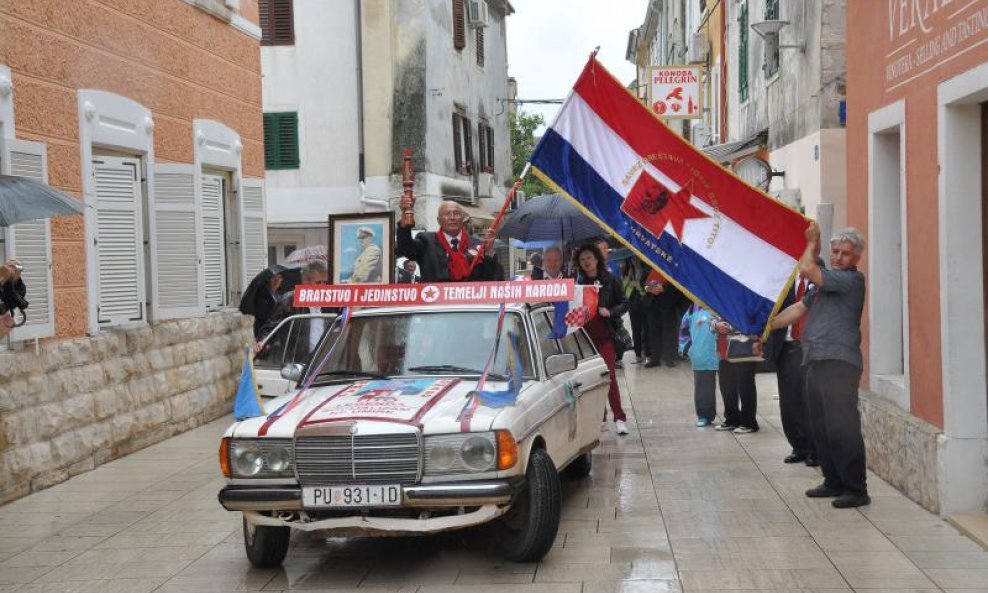 Barjaktar Radoslav Ilić, Komunistička partija Hrvatske