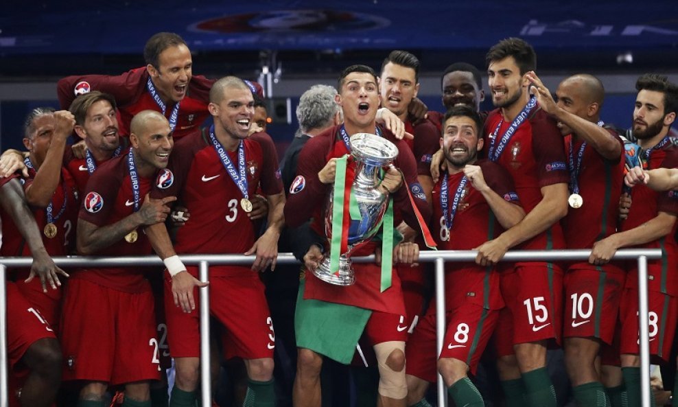 Ronaldo s peharom na pozornici