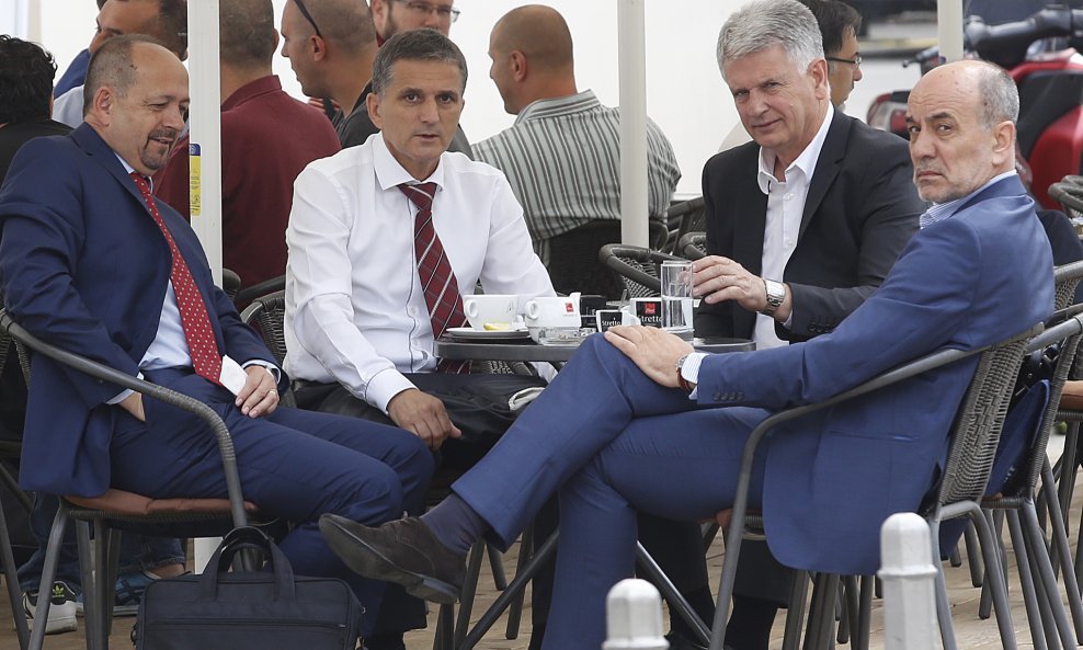 Ivan Lovrinović, Ivica Mišić i Juro Martinović na nedavnoj kavi s Goranom Marićem