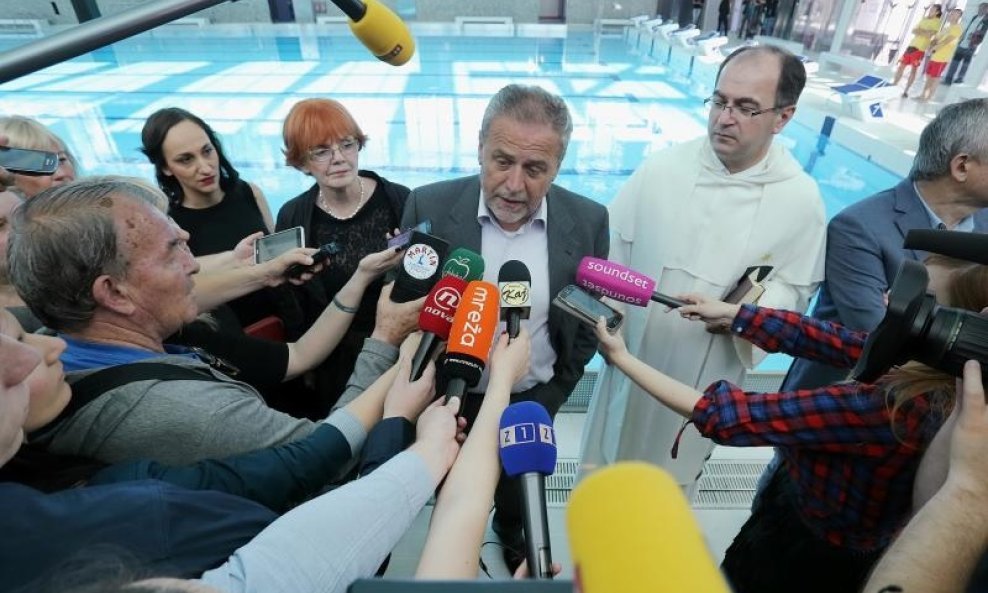 Gradonačelnik Bandić otvorio bazen na Sveticama (6)
