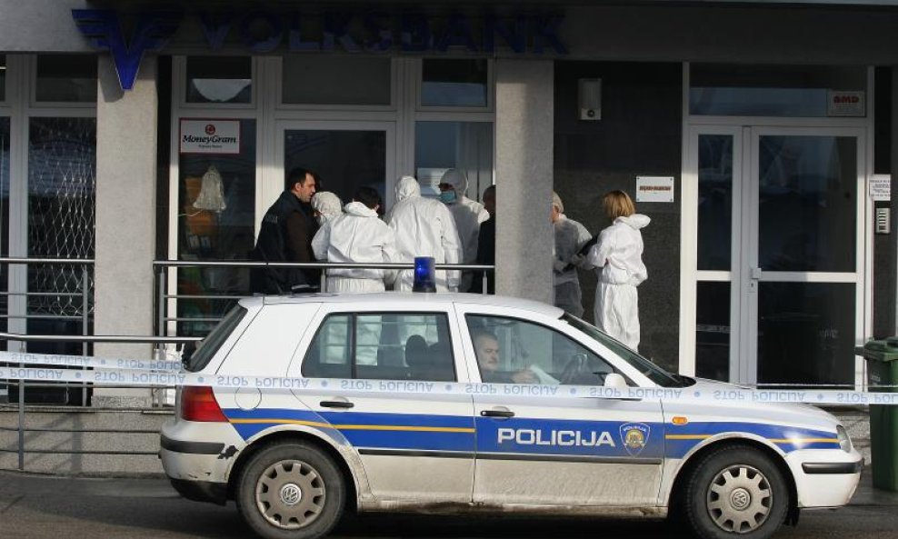 mjesto zločina pljačka i ubojstvo u poslovnici Volksbank u Dubravi