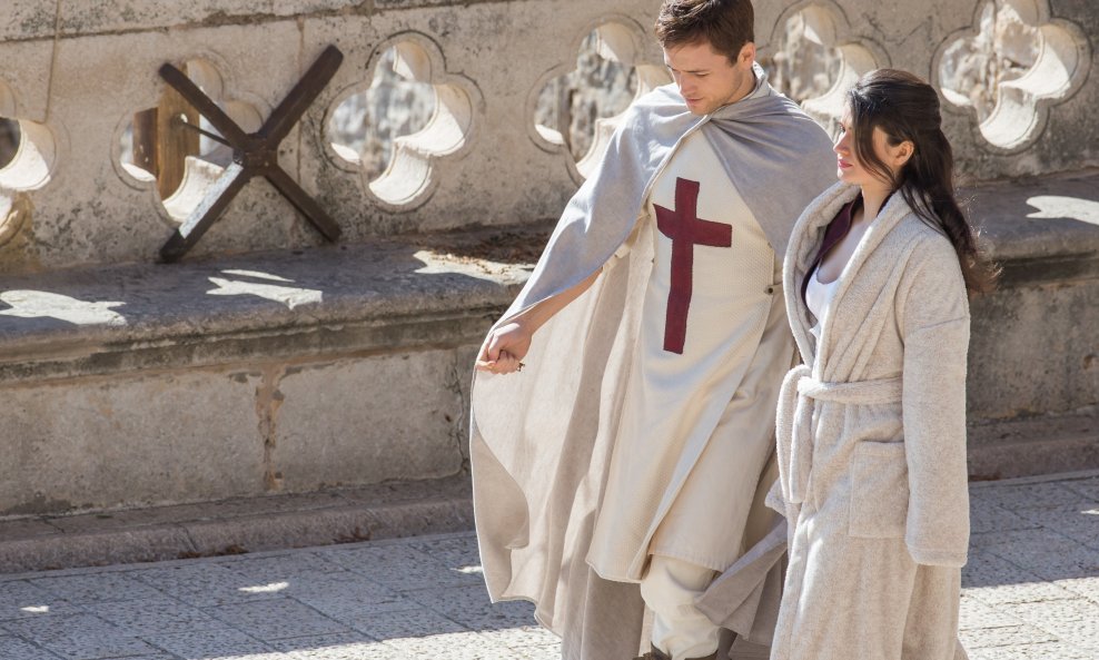 Taron Egerton i Eve Hewson