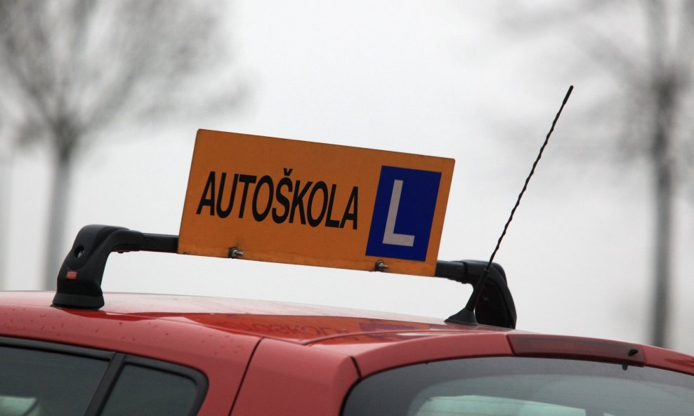 Polaganje vozačkog ispita u Hrvatskoj stoji oko 7.500 kuna