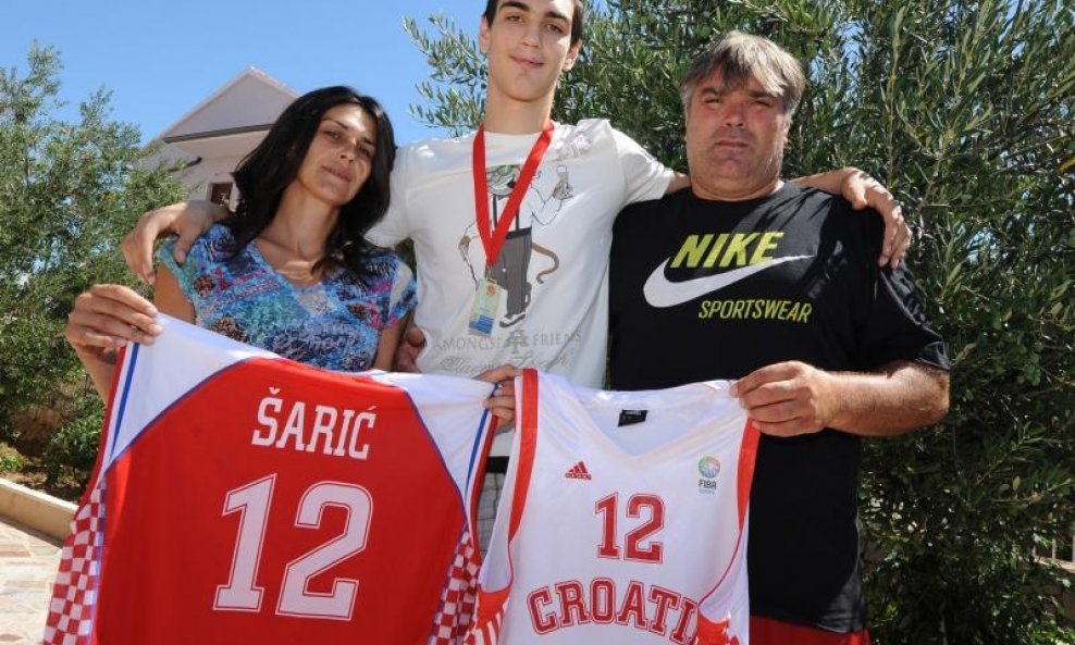 Dario Šarić, Predrag Šarić i mama Veselinka
