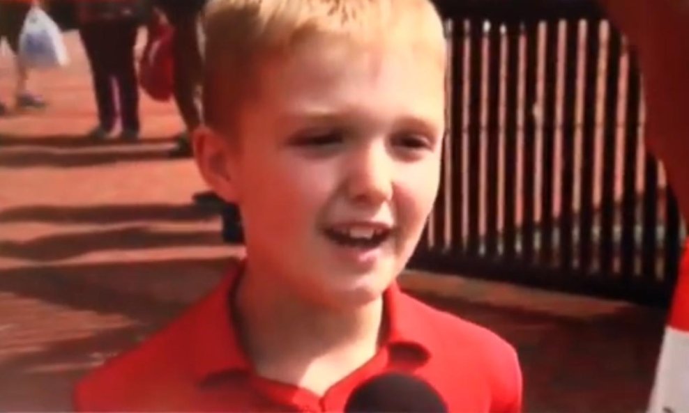 mali navijač Liverpoola