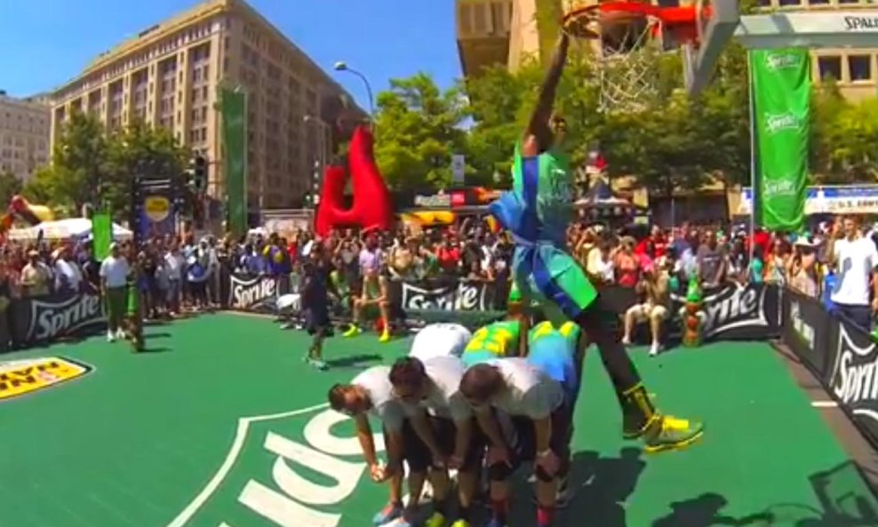 Brandon Lacue Werm zakucavanje